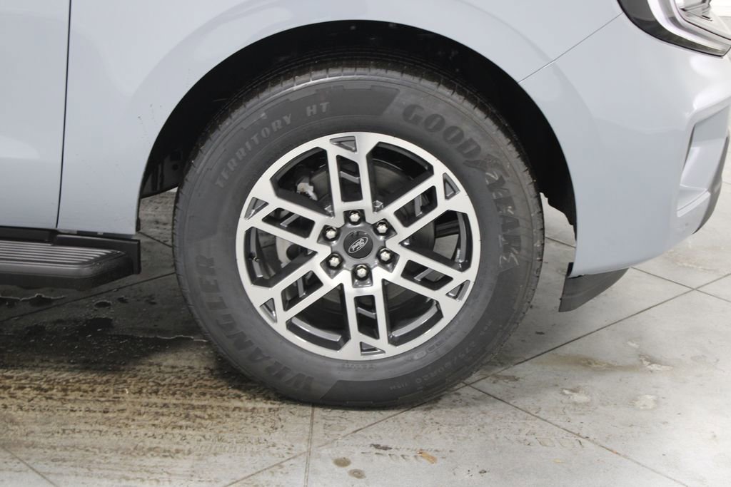 New 2026 Ford Expedition Active image 12