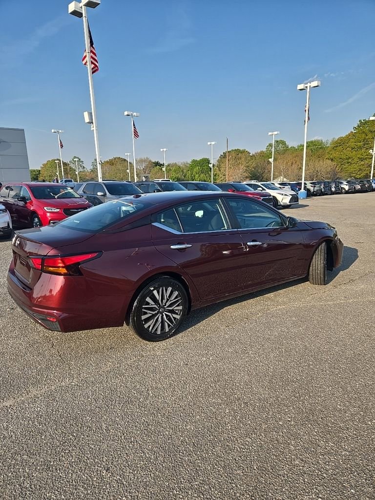 Used 2025 Nissan Altima 2.5 SV image 4