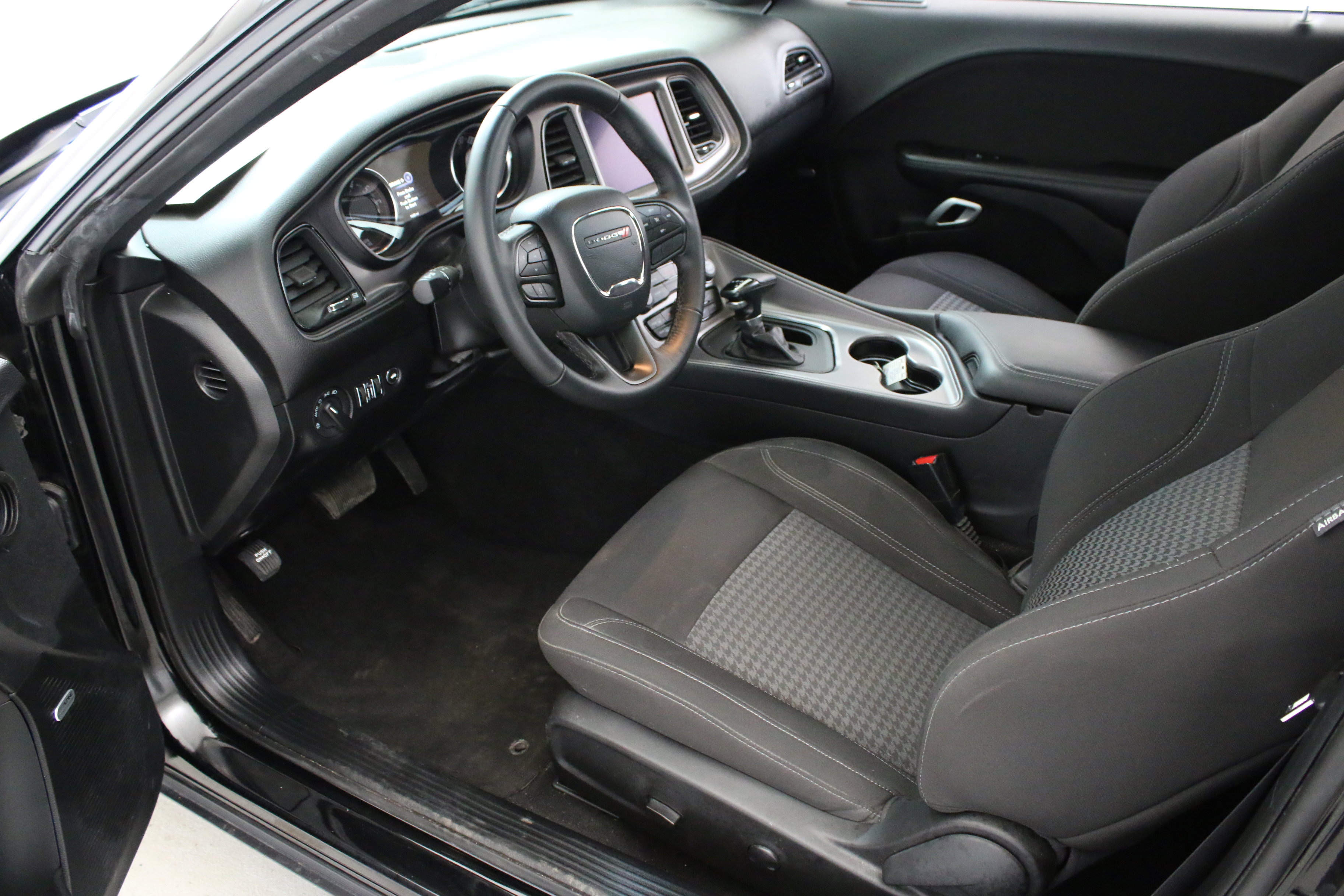 Used 2023 Dodge Challenger SXT image 23
