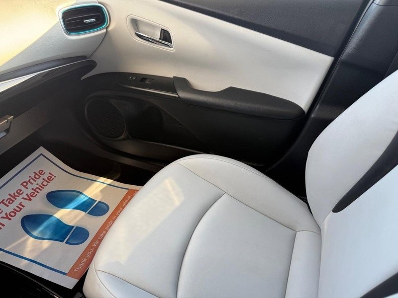 Used 2022 Toyota Prius XLE image 22