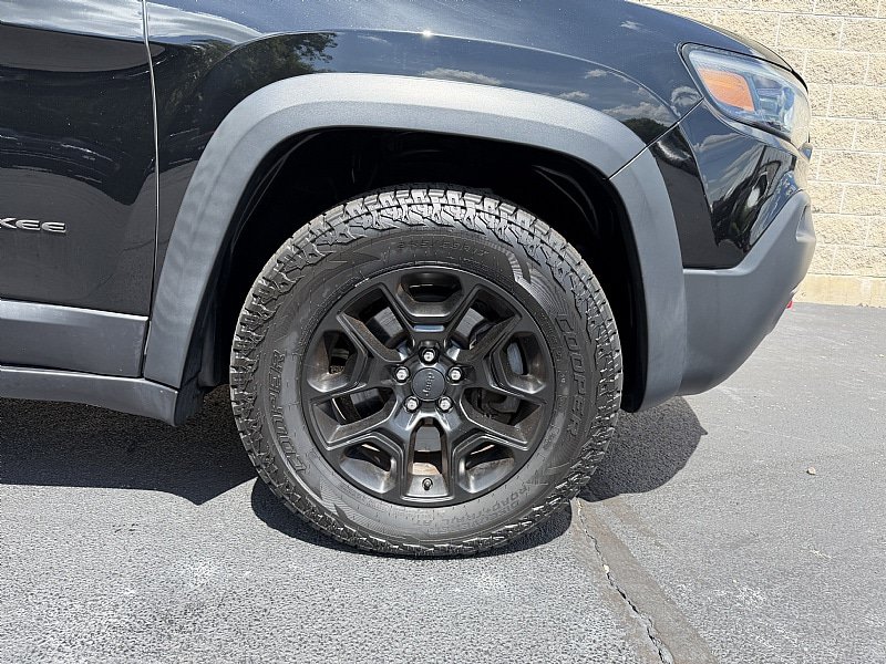 Used 2019 Jeep Cherokee Trailhawk w/ Cold Weather Group AWD/4WD image 7
