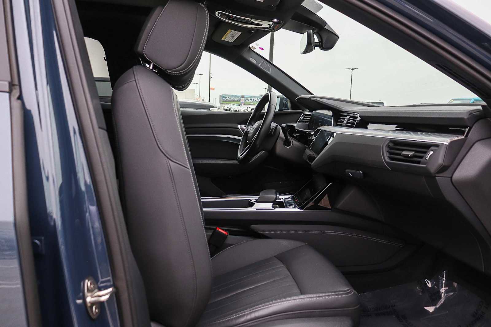 Used 2024 Audi Q8 e-tron Premium Plus w/ Premium Plus Package AWD/4WD image 23