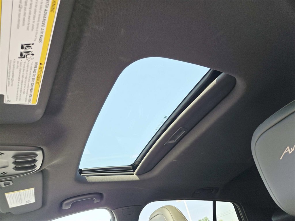 New 2025 Buick Envista Avenir image 9