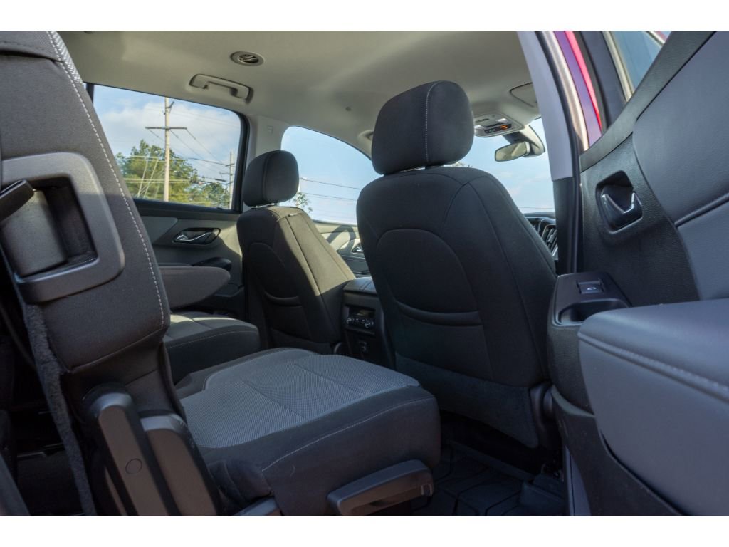 Used 2021 Chevrolet Traverse LT image 17
