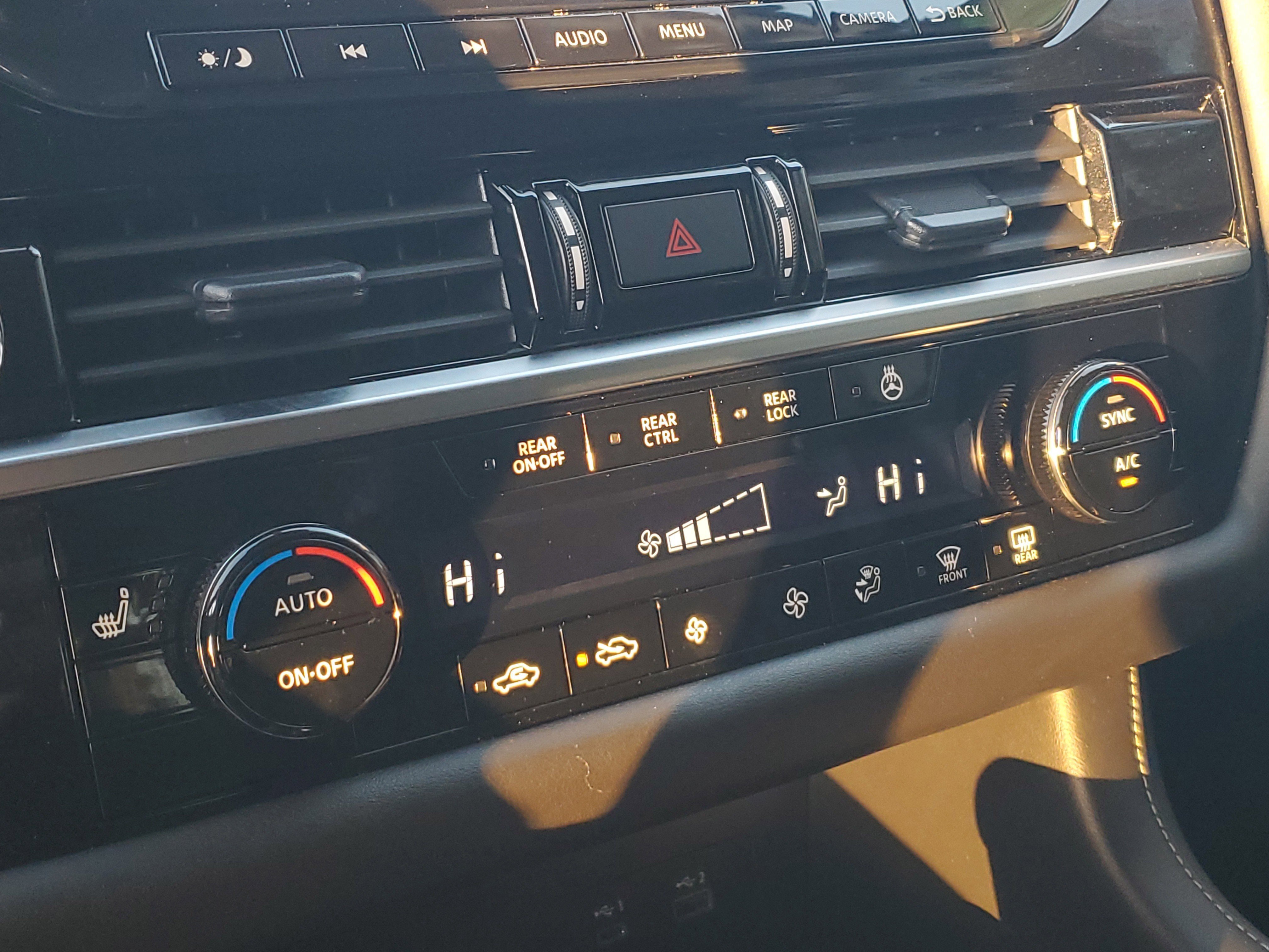 Used 2024 Nissan Pathfinder SL image 11