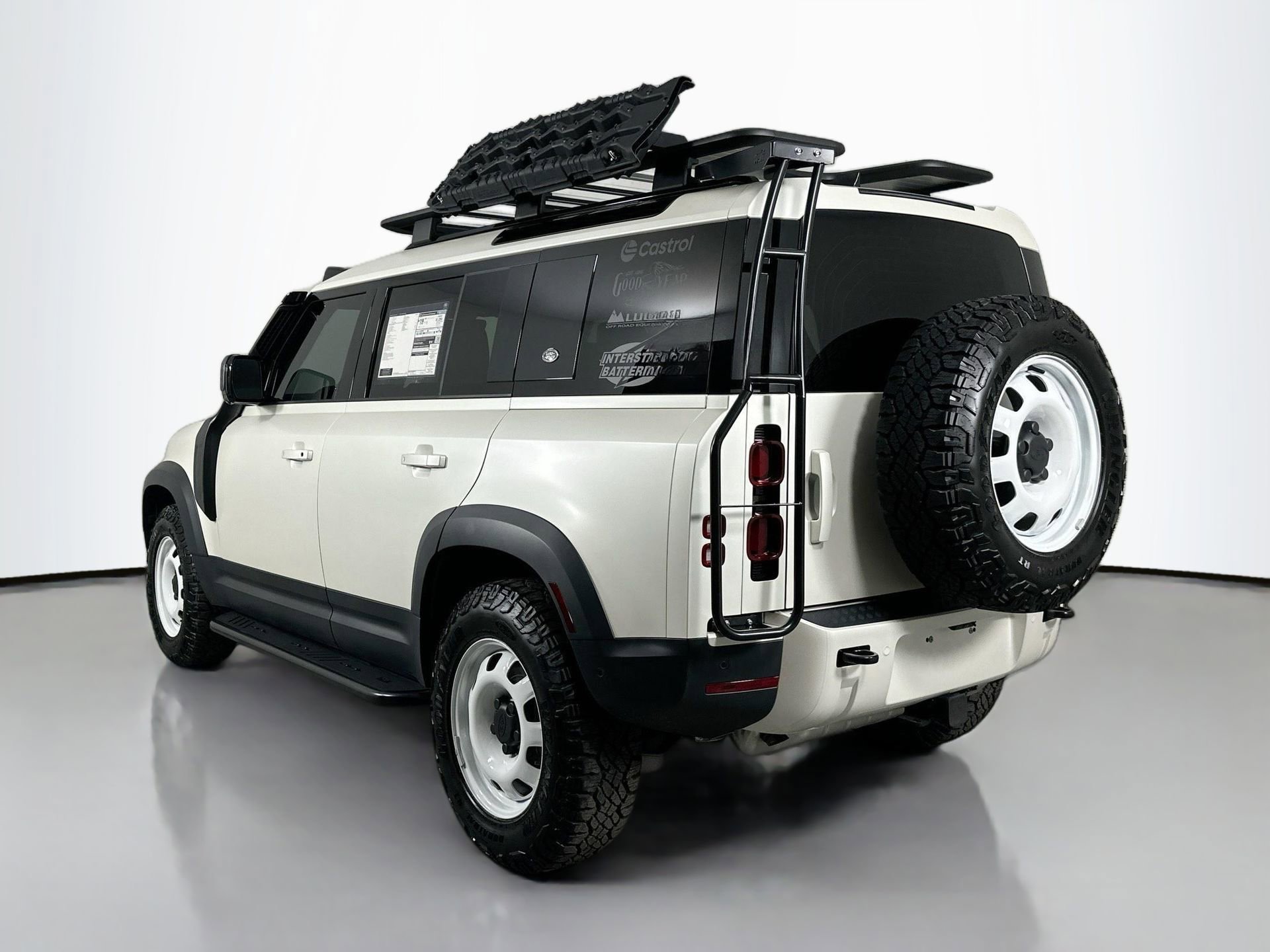 Used 2024 Land Rover Defender 110 S image 4