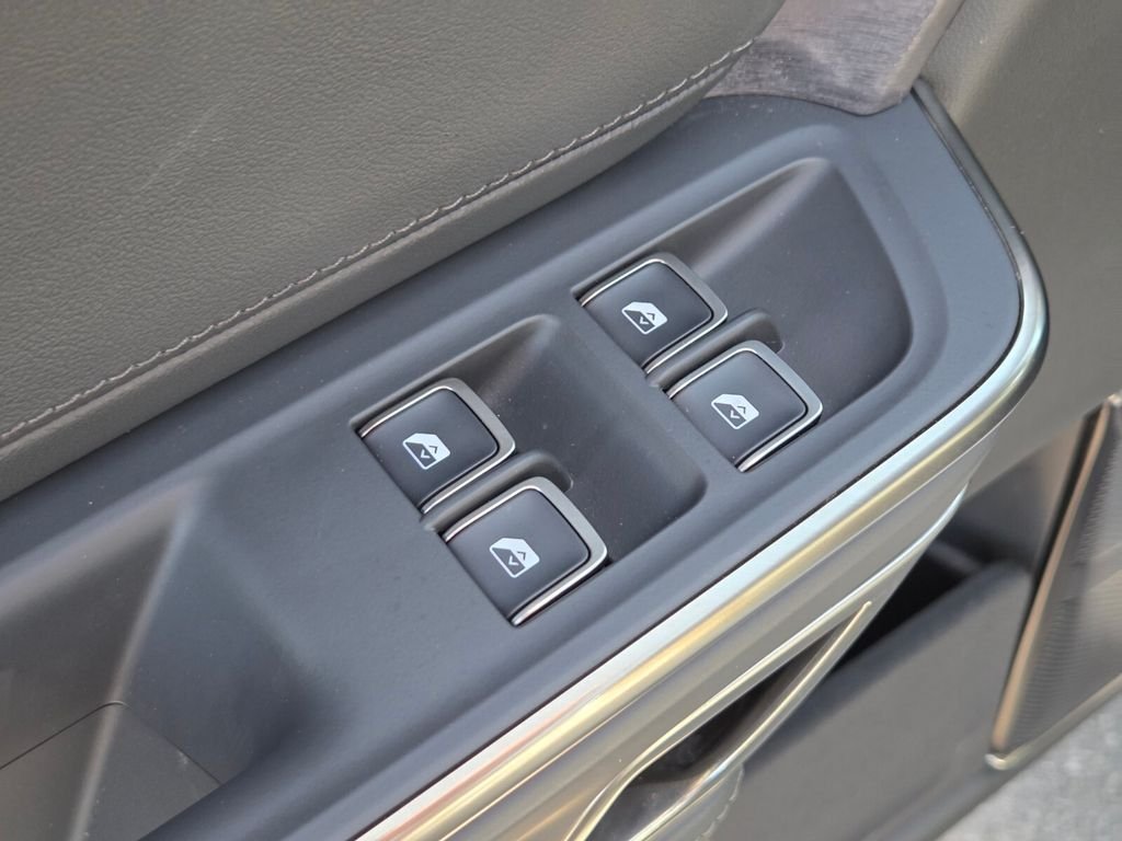 Used 2024 Rivian R1S Adventure AWD/4WD image 26
