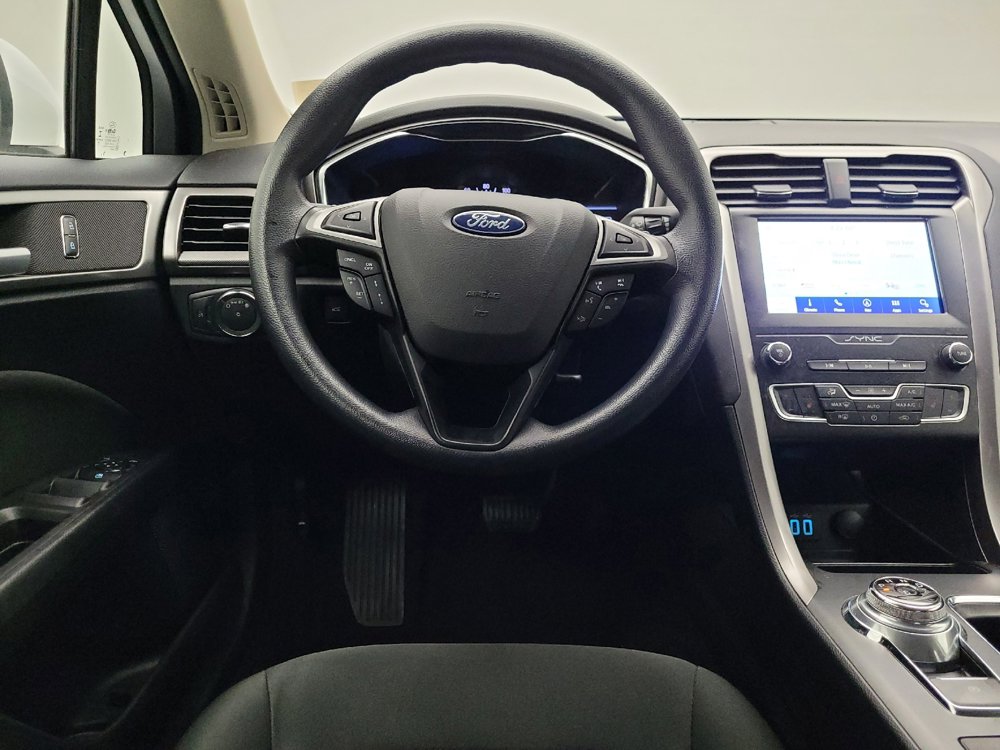 Used 2020 Ford Fusion SE image 22