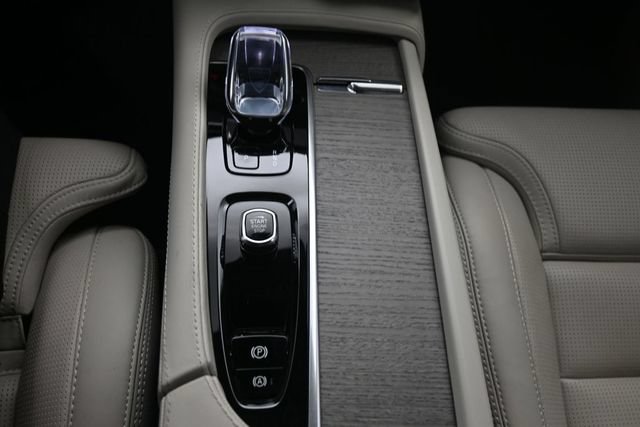 Certified 2023 Volvo XC90 B6 Ultimate w/ Protection Package Premier AWD/4WD image 12