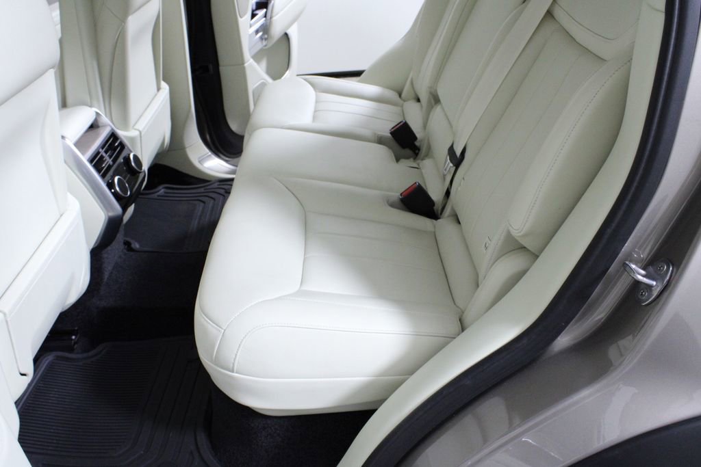 Used 2023 Land Rover Range Rover SE image 13