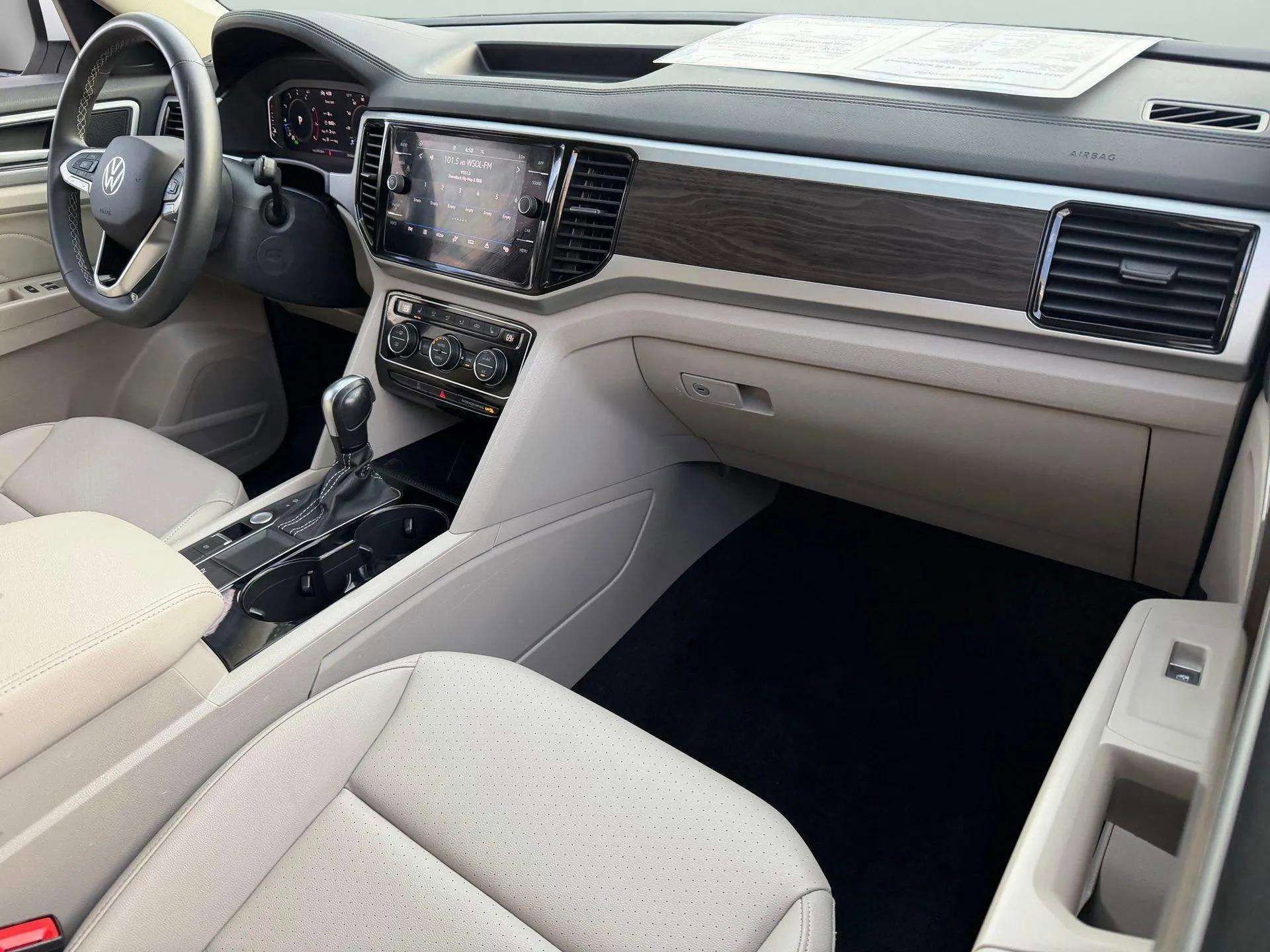 Used 2022 Volkswagen Atlas SE image 2