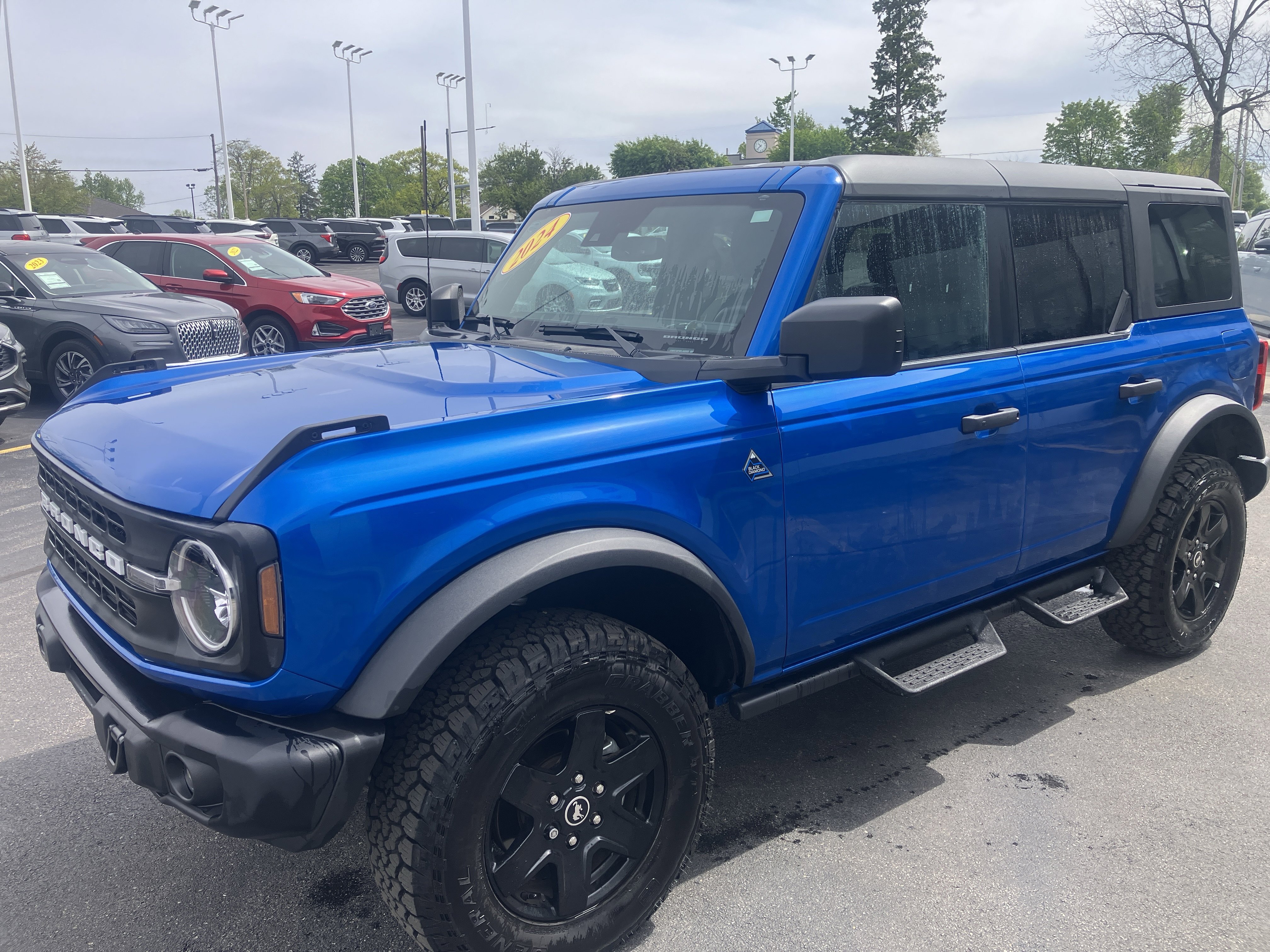Used 2024 Ford Bronco Black Diamond AWD/4WD image 3