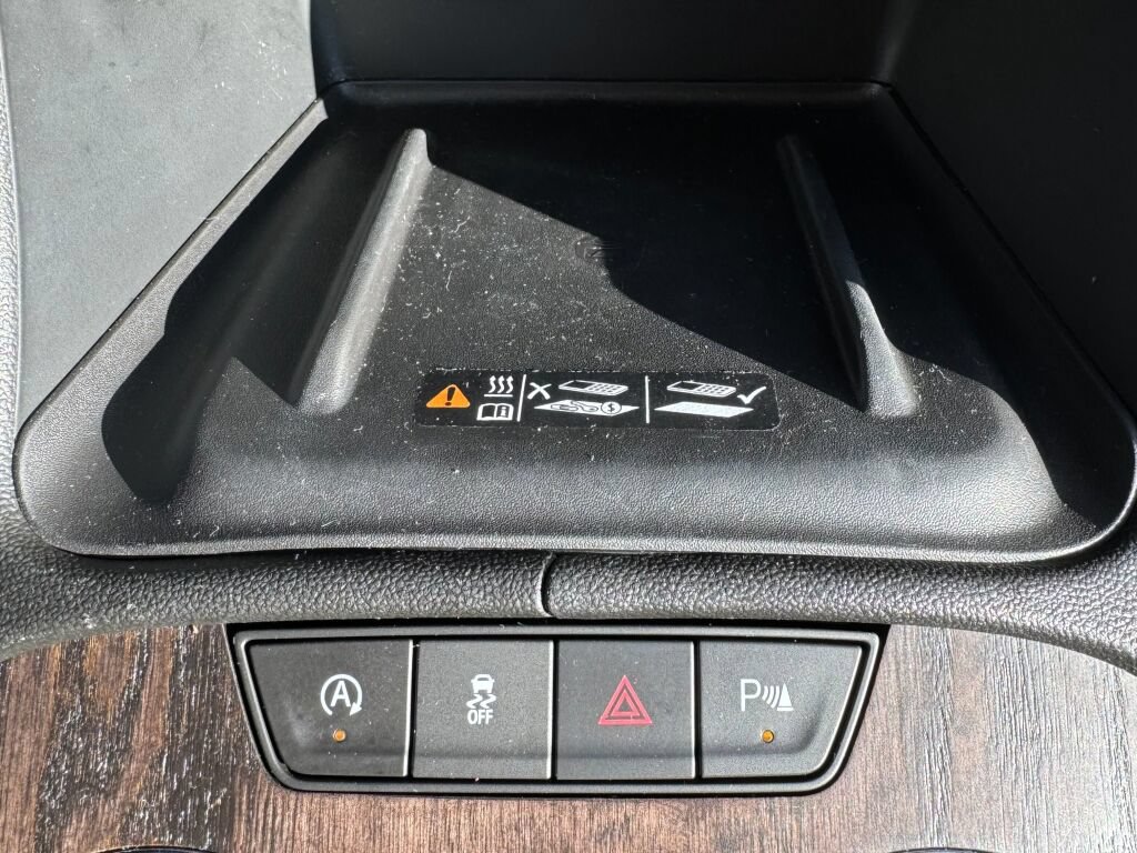 Used 2023 GMC Acadia Denali w/ Denali Technology Package AWD/4WD image 32
