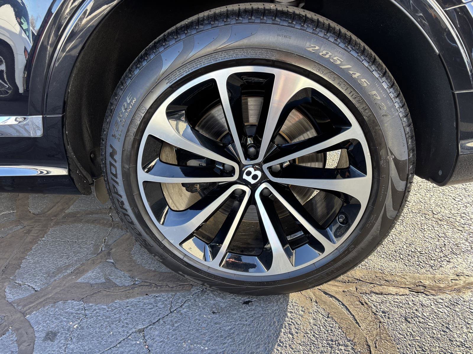 Used 2022 Bentley Bentayga image 31