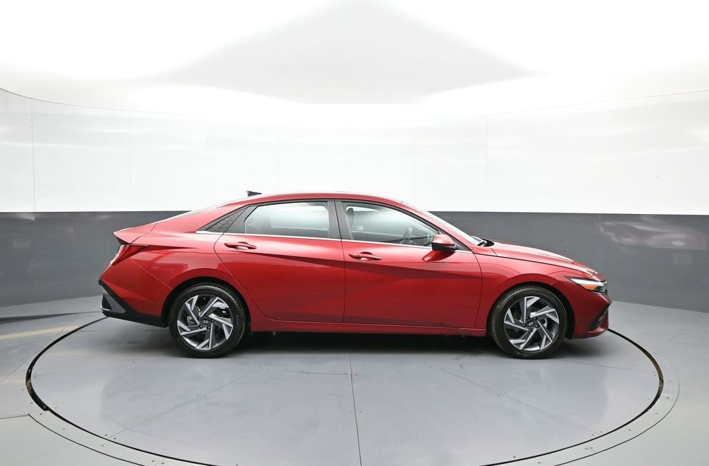 Certified 2025 Hyundai Elantra SEL image 41