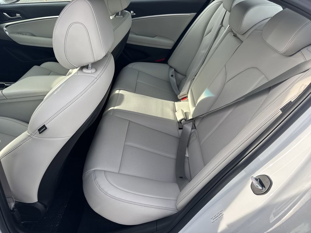 Used 2025 Genesis G70 2.5T RWD image 20