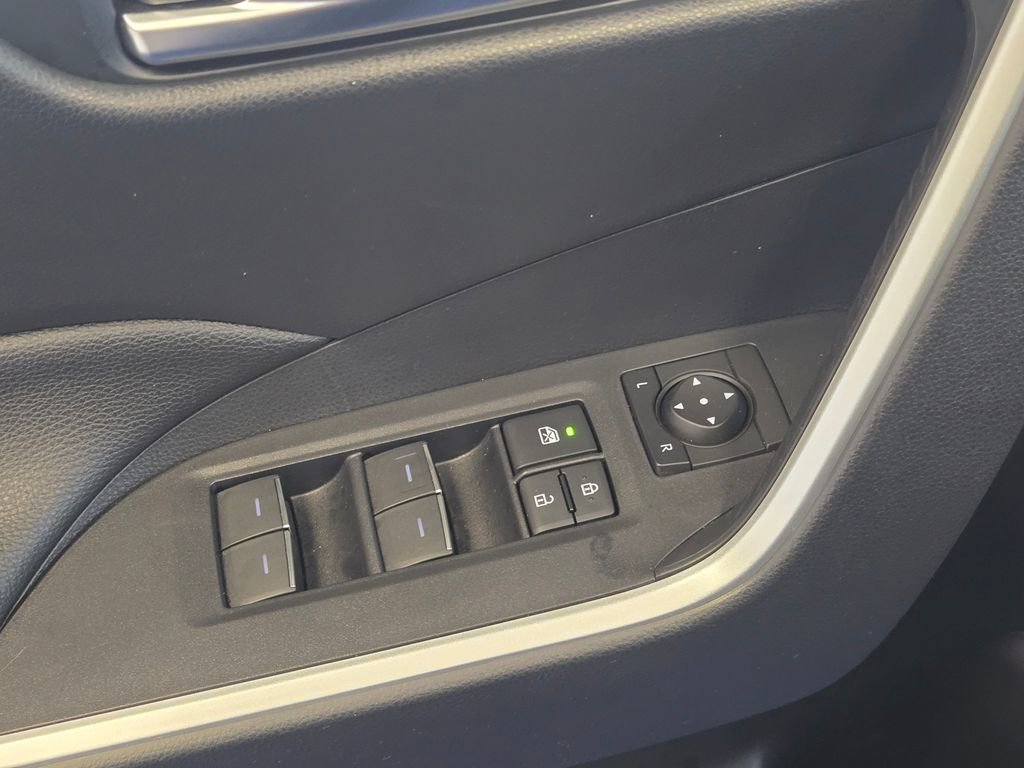 Used 2024 Toyota RAV4 SE image 11