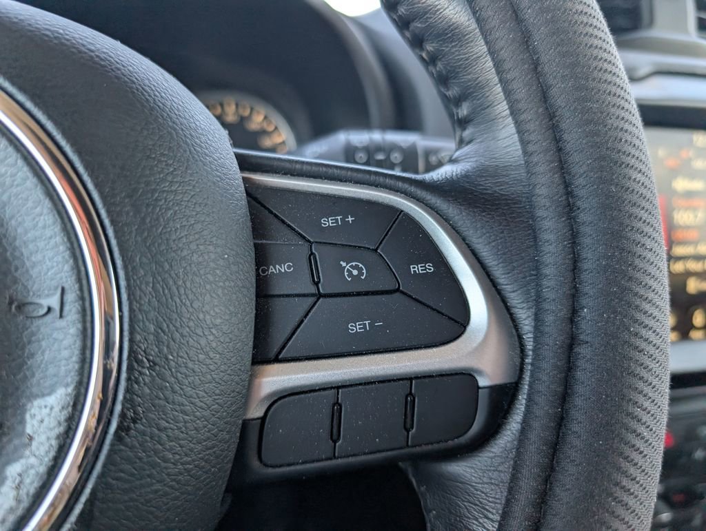 Used 2018 Jeep Renegade Latitude w/ UConnect 8.4 Nav Group image 14