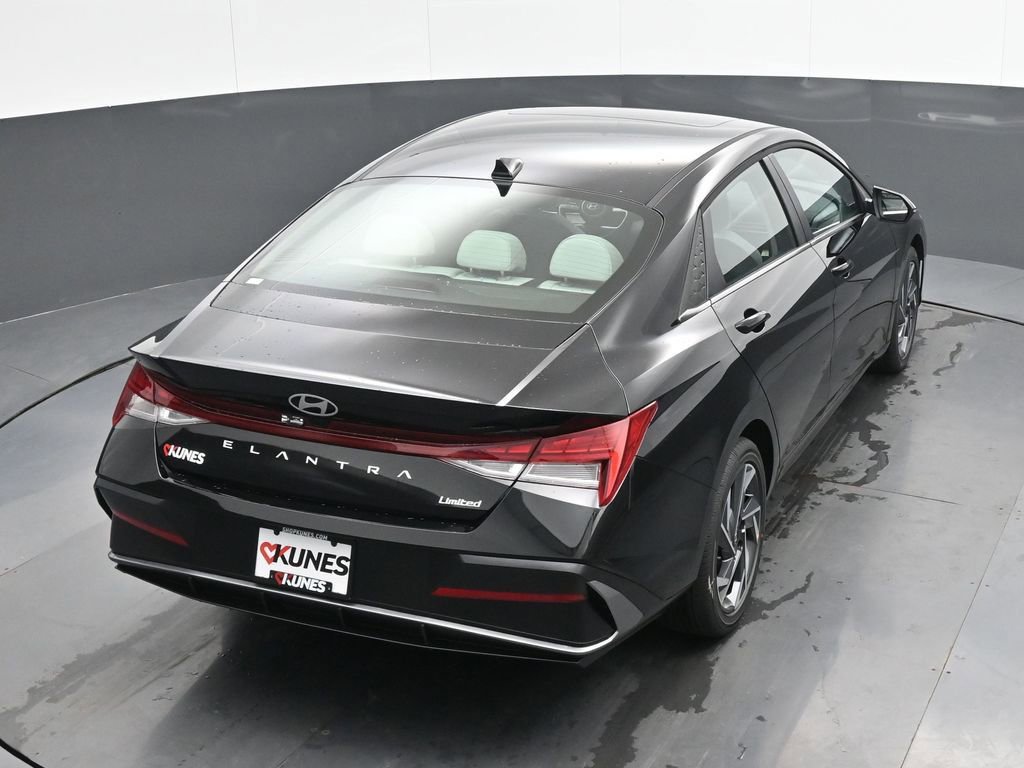 New 2025 Hyundai Elantra Limited image 37