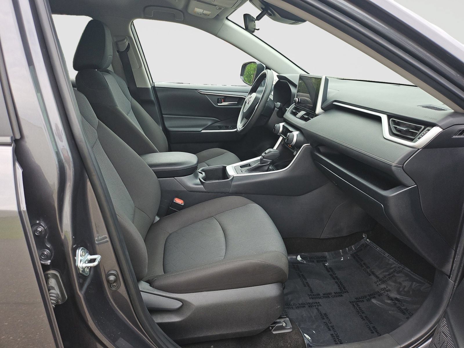 Used 2025 Toyota RAV4 XLE AWD/4WD image 17