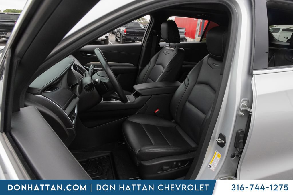 Used 2020 Cadillac XT4 Premium Luxury w/ Cold Weather Package AWD/4WD image 16