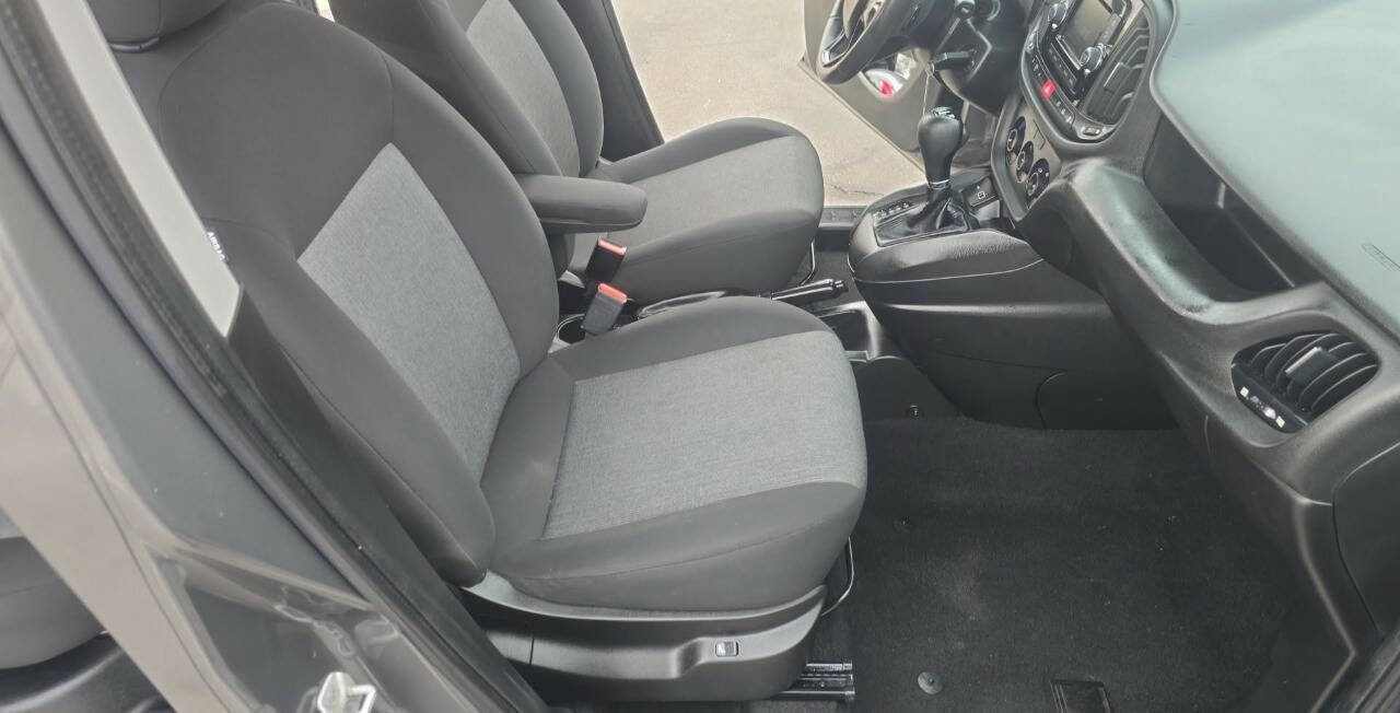 Used 2021 RAM ProMaster City SLT w/ Lights & Wheels Group image 18