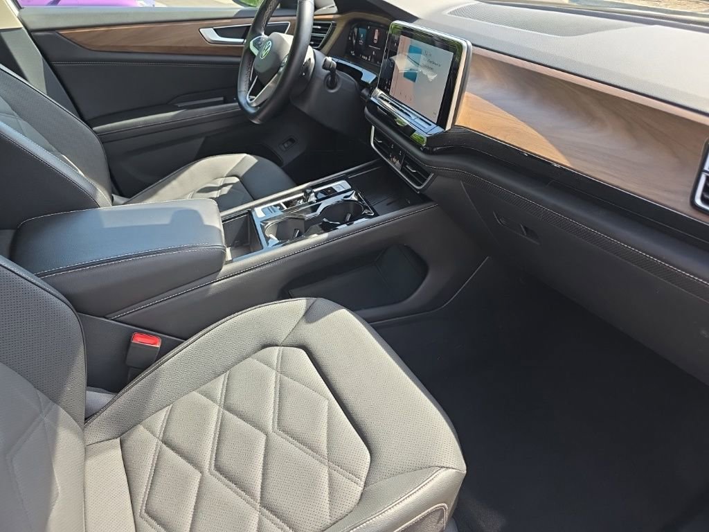 Used 2025 Volkswagen Atlas SE image 16