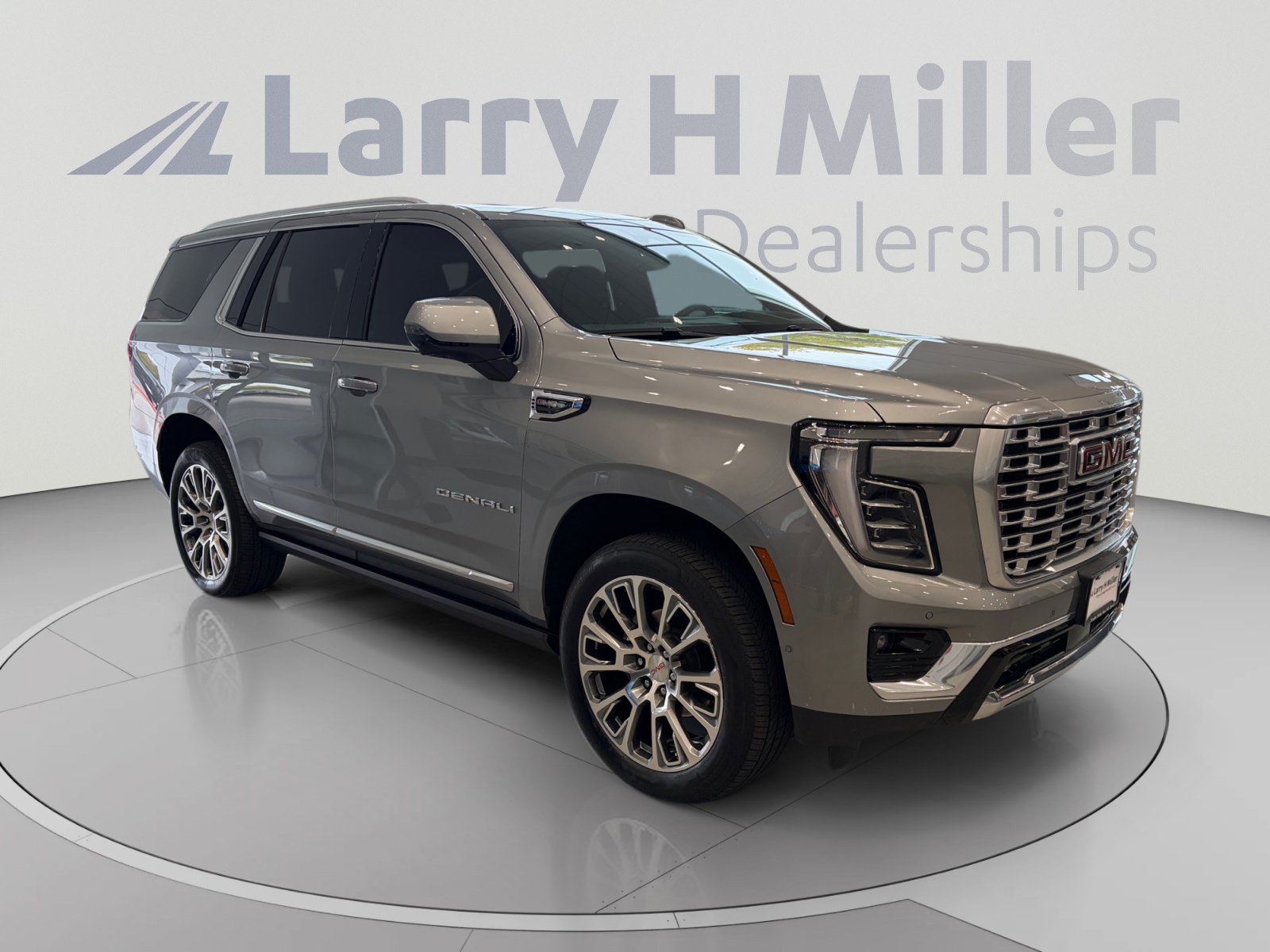 Used 2025 GMC Yukon Denali w/ Denali Reserve Package AWD/4WD image 7
