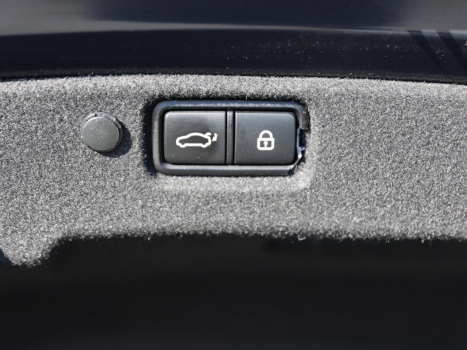 Used 2018 Kia Cadenza Limited w/ Paint Protection Package image 12