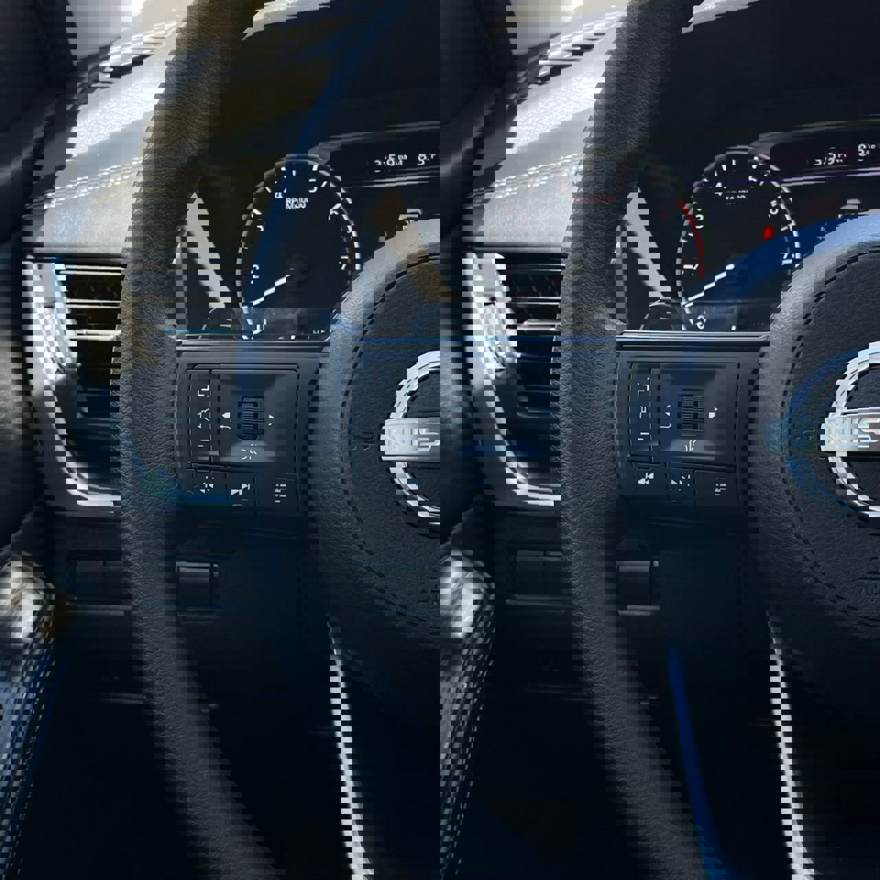 Used 2024 Nissan Rogue SV image 14