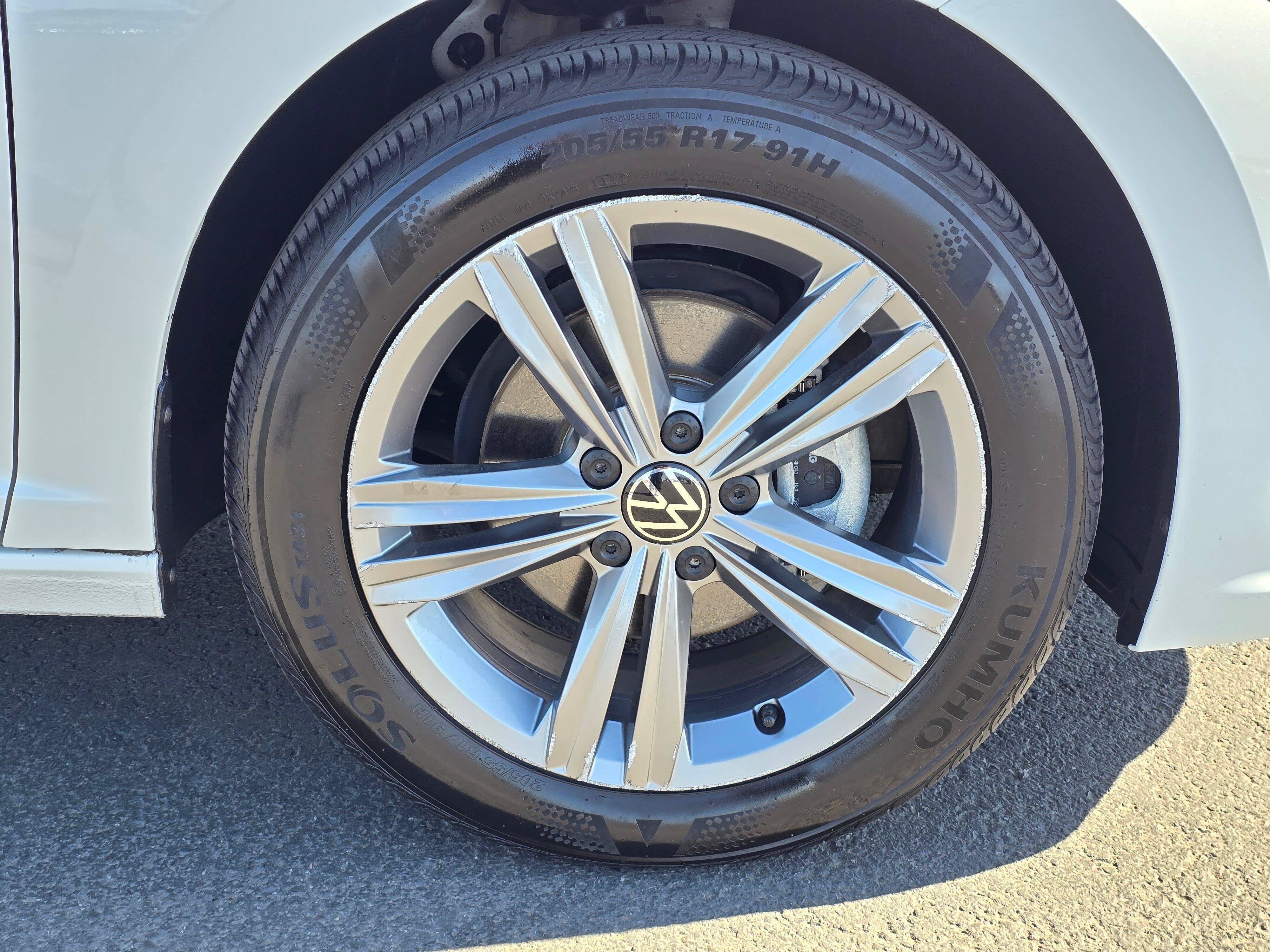Used 2024 Volkswagen Jetta SE w/ Panoramic Sunroof Package FWD image 8