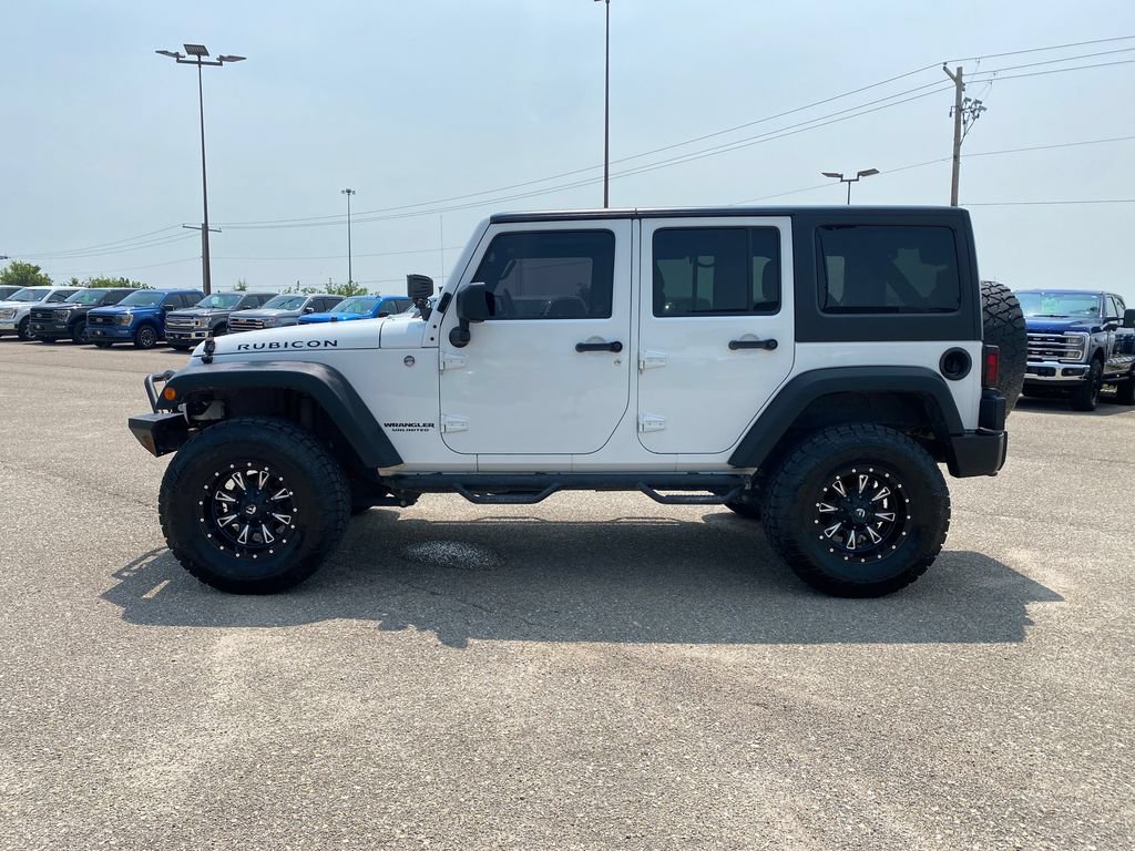 Used 2014 Jeep Wrangler Unlimited Rubicon w/ Connectivity Group AWD/4WD image 3