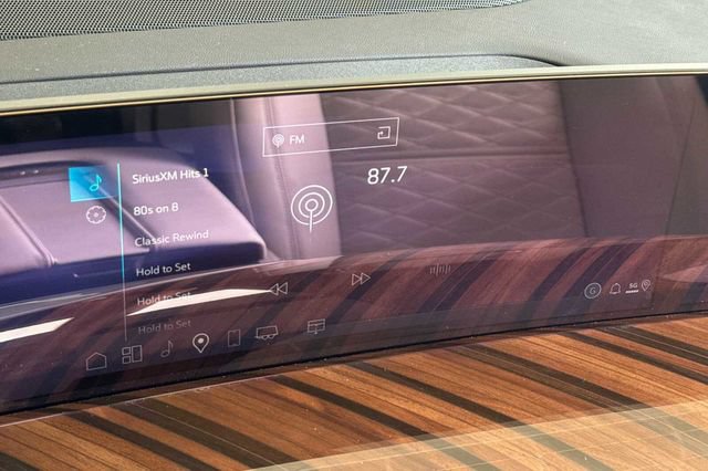 New 2026 Cadillac Escalade Platinum Sport w/ LPO, ONYX Package AWD/4WD image 19