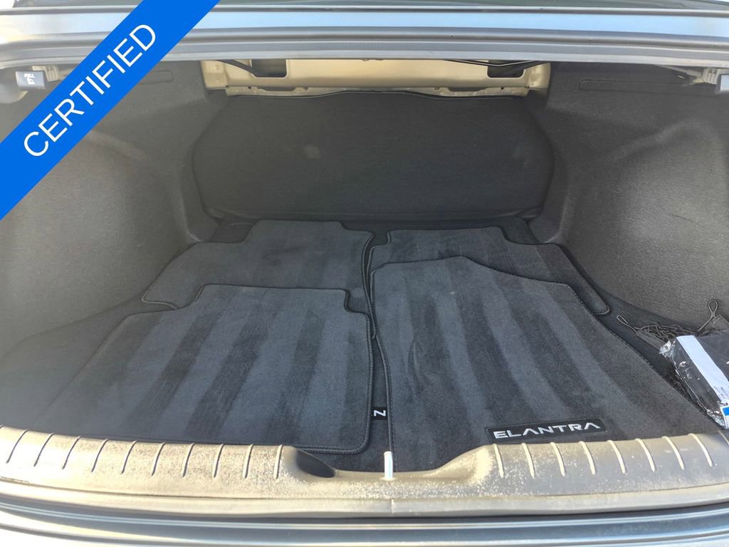 Used 2025 Hyundai Elantra SE image 27