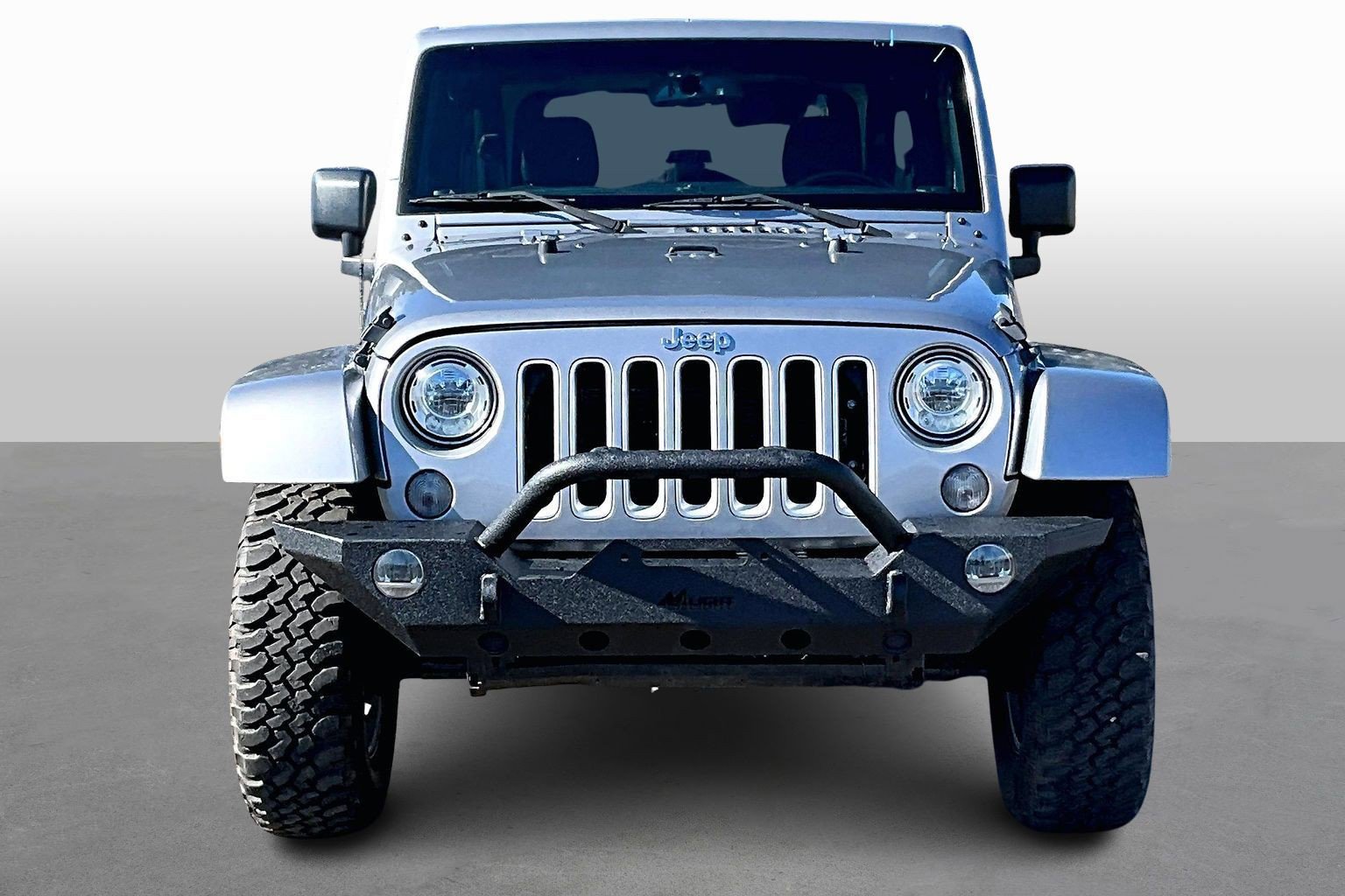 Used 2018 Jeep Wrangler Sahara w/ Connectivity Group AWD/4WD image 3