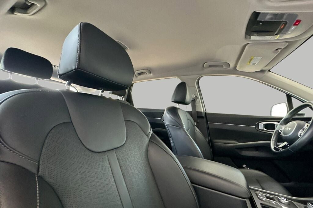 Used 2022 Kia Sorento S FWD image 19