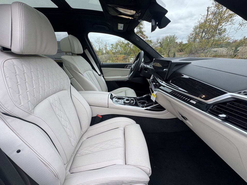 New 2026 BMW X7 M60i w/ Executive Package image 28