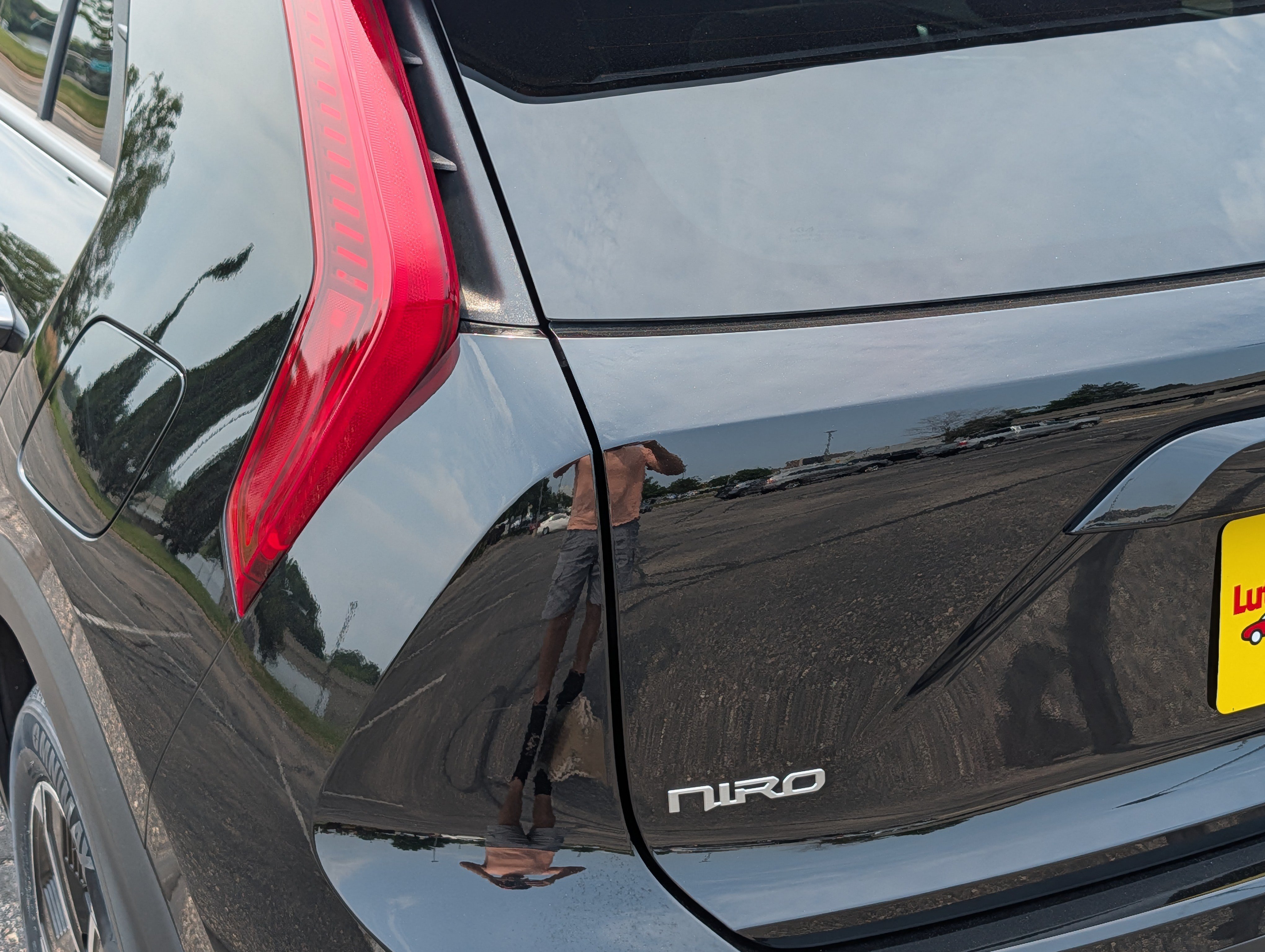 Certified 2024 Kia Niro EX w/ EX Cold Weather Package FWD image 17