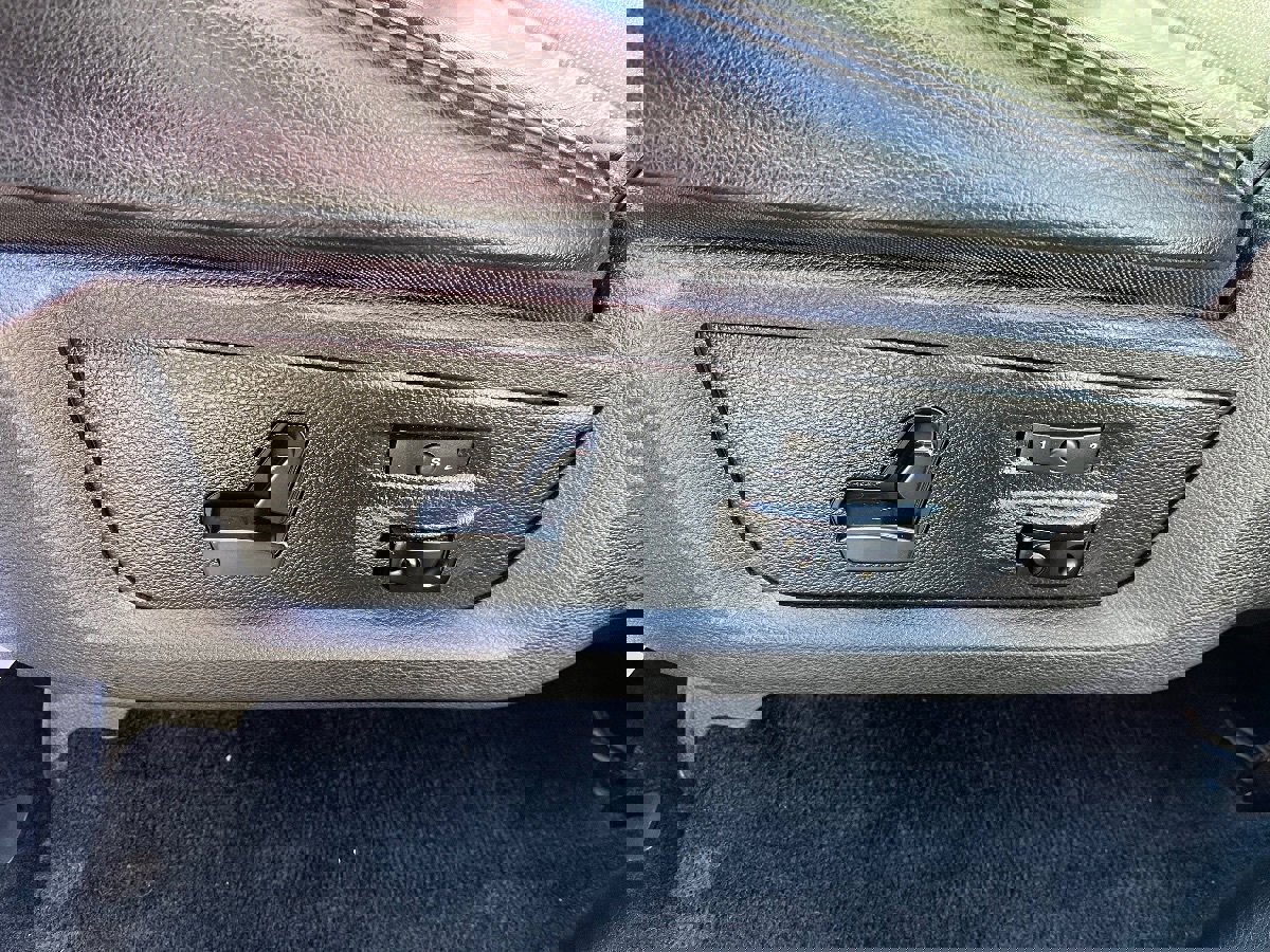 Used 2017 RAM 1500 Laramie RWD image 24