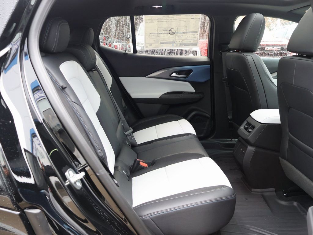 New 2026 Chevrolet Equinox EV LT w/ Convenience Package II FWD image 31