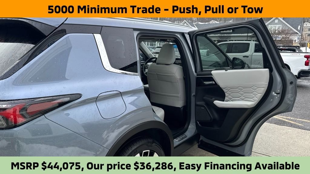 New 2026 Mitsubishi Outlander SEL image 11