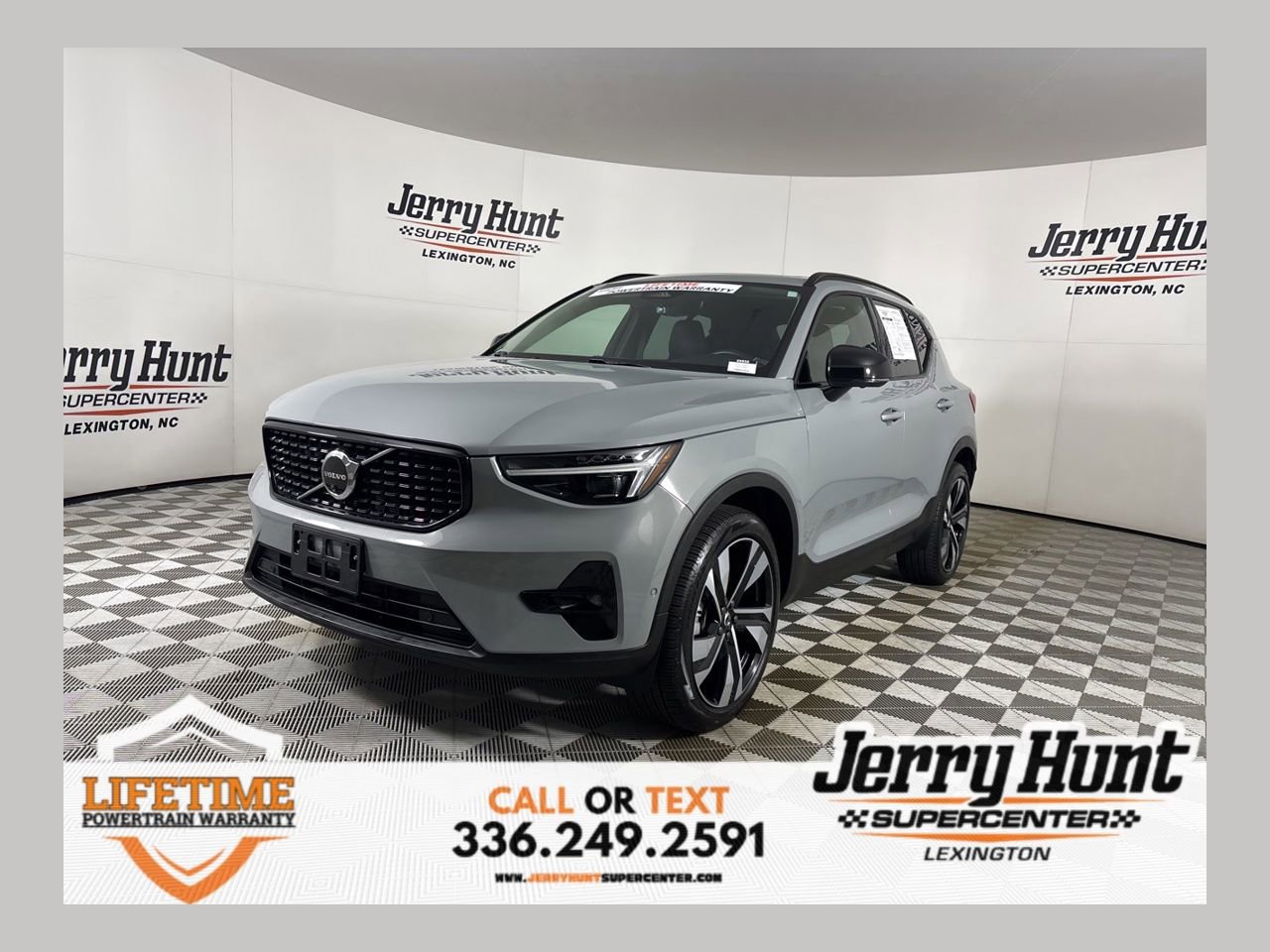 Used 2024 Volvo XC40 B5 Ultimate w/ Protection Package Premier image 1