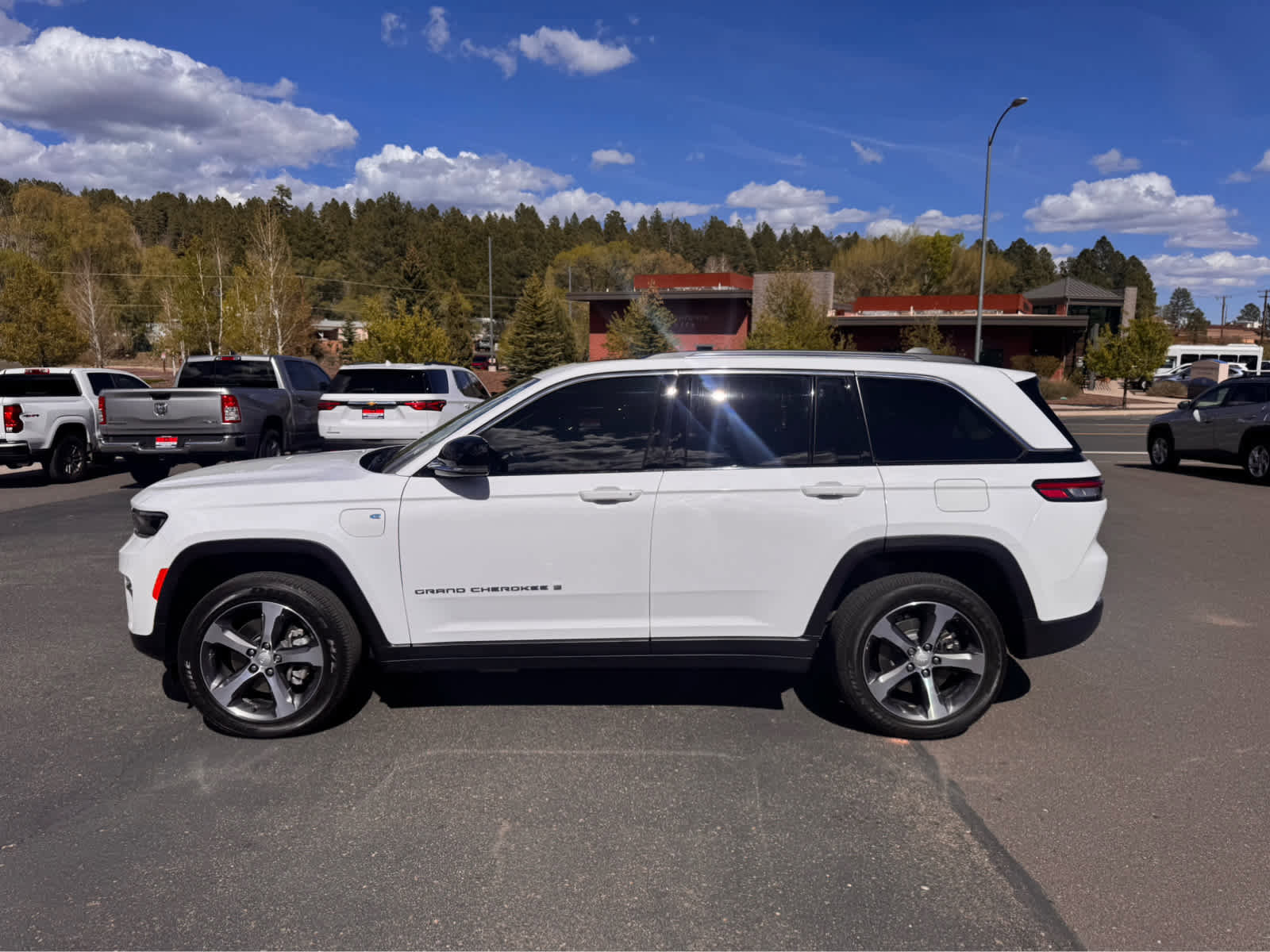 Used 2022 Jeep Grand Cherokee Limited 4xe AWD/4WD image 2