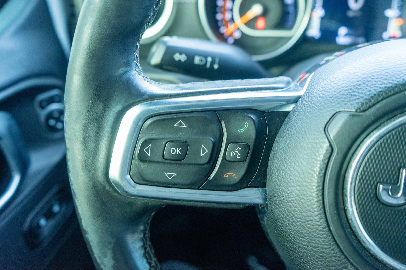 Used 2018 Jeep Wrangler Unlimited Sahara w/ Uconnect 4C Nav & Sound Group image 23