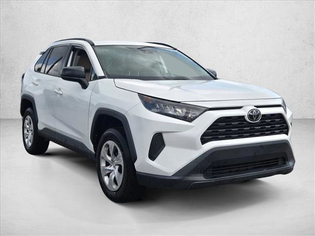 Used 2019 Toyota RAV4 LE image 3
