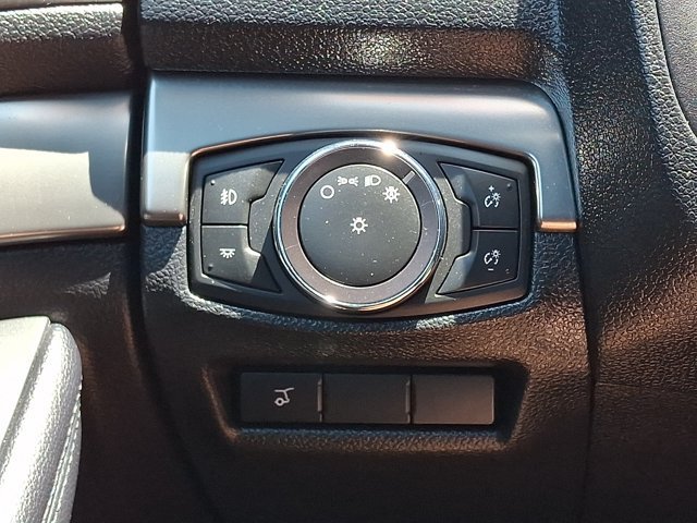 Used 2018 Ford Explorer XLT w/ Equipment Group 201A AWD/4WD image 27