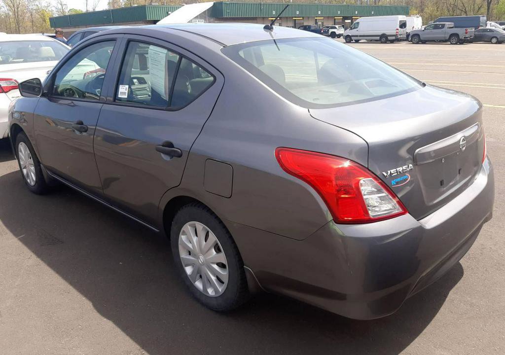Used 2017 Nissan Versa S FWD image 2