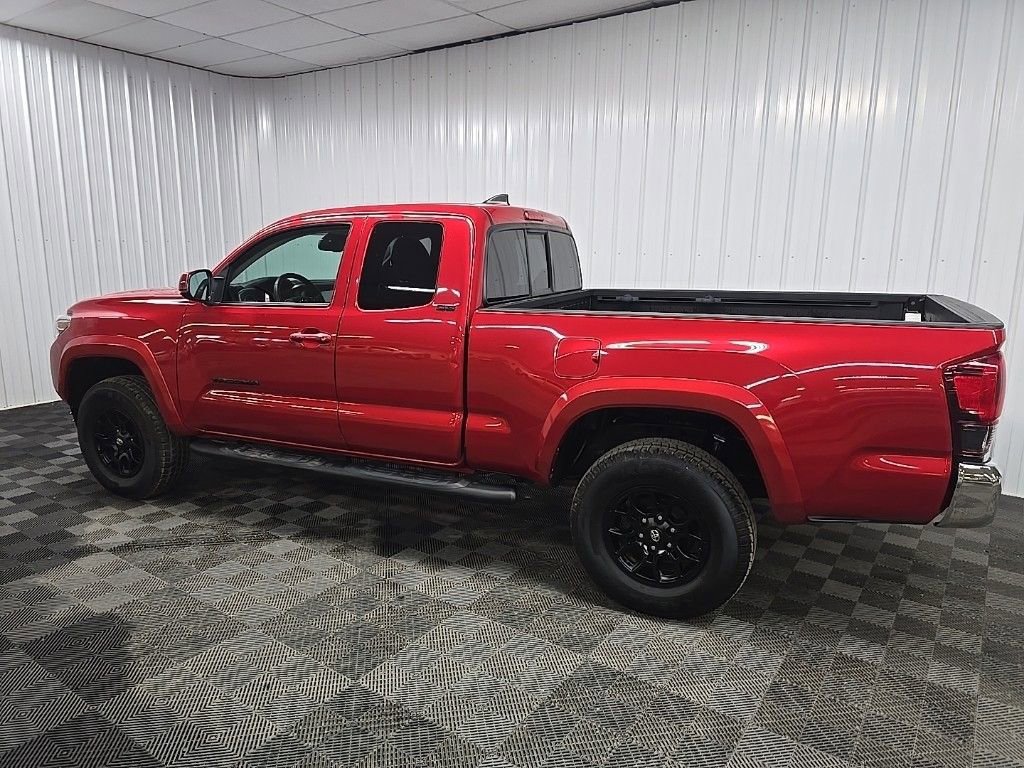 Used 2019 Toyota Tacoma SR5 AWD/4WD image 4