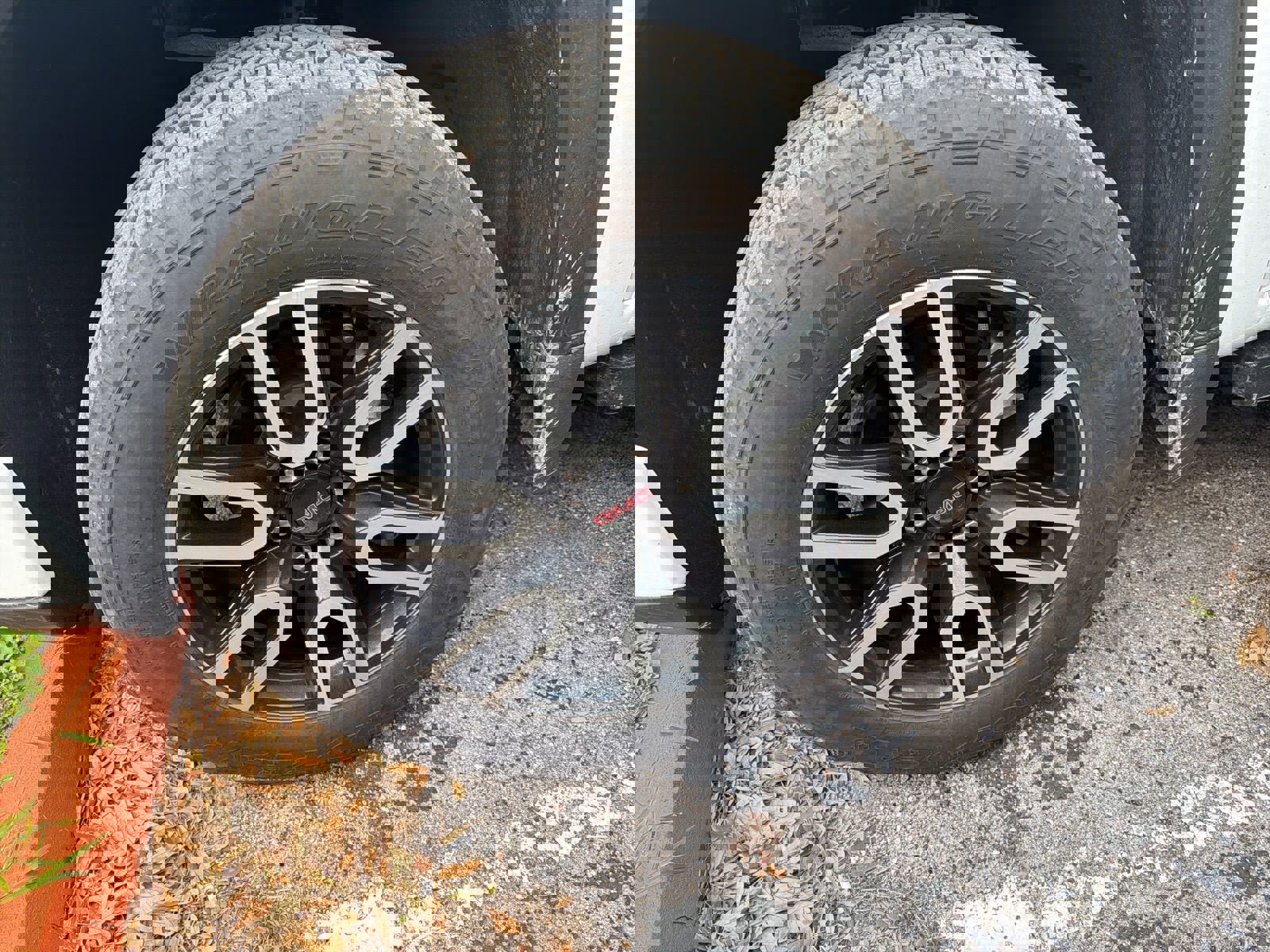 Used 2023 GMC Sierra 1500 AT4 w/ AT4 Preferred Package image 8