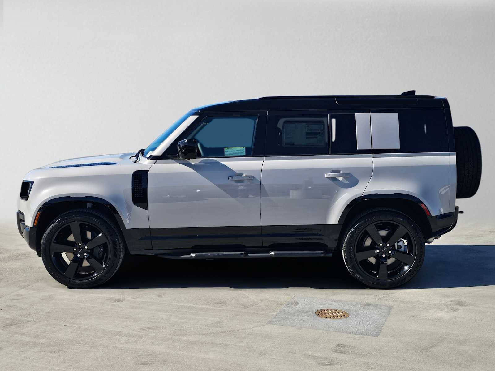 New 2026 Land Rover Defender 110 X-Dynamic SE AWD/4WD image 2
